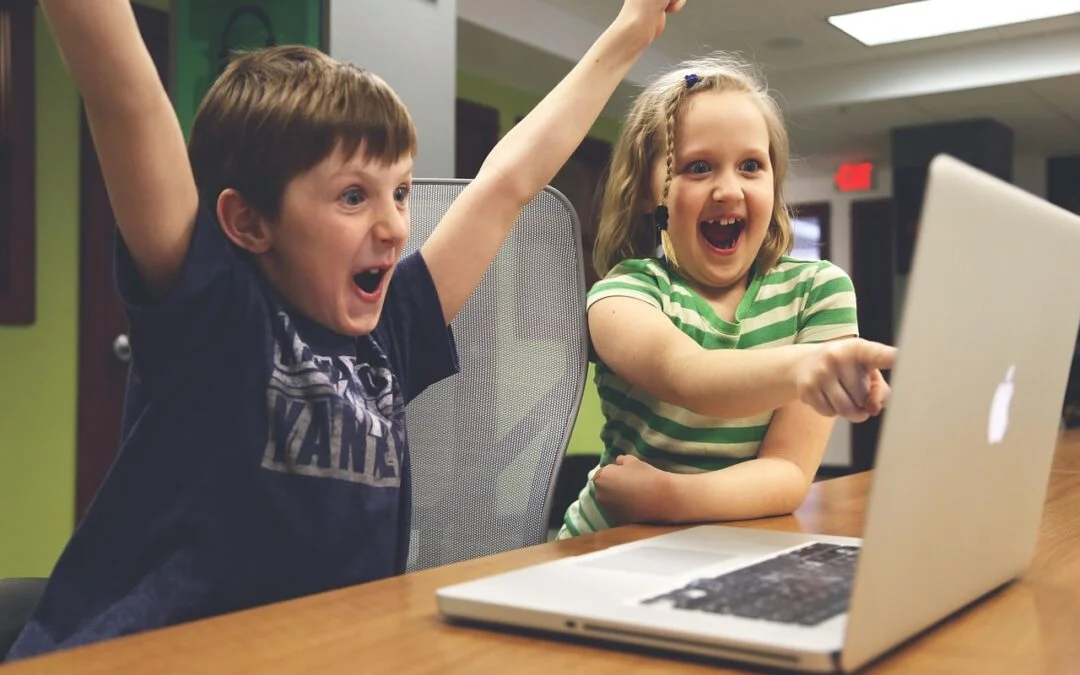 Educación Tecnológica para Padres: Navegar en la era digital conocimiento y seguridad